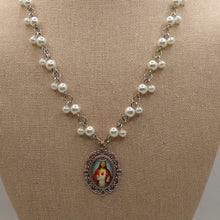 Load image into Gallery viewer, Sacred Heart Necklace